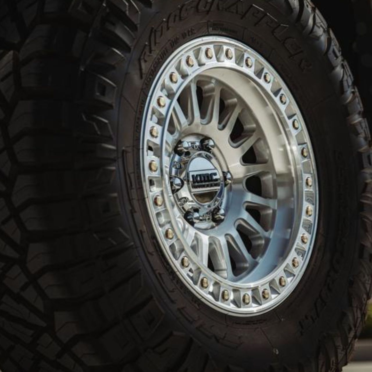 KMC IMS KM552 Gloss Silver with Machined Face – Bud's Tyres